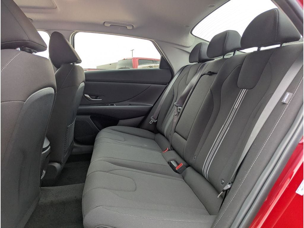 2025 Hyundai Elantra SEL - Photo 17