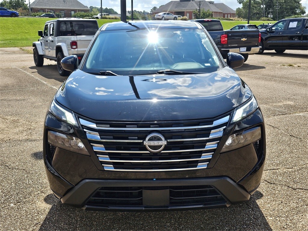 2024 Nissan Rogue SV photo 2