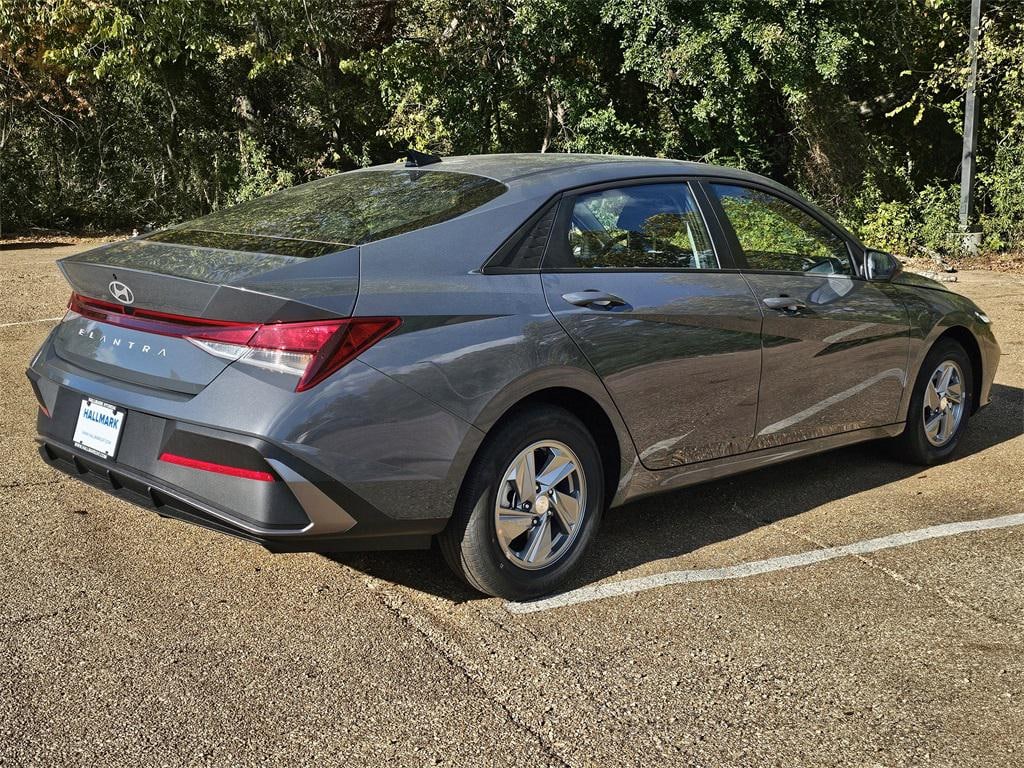 New 2026 Hyundai Elantra SE Sedan
