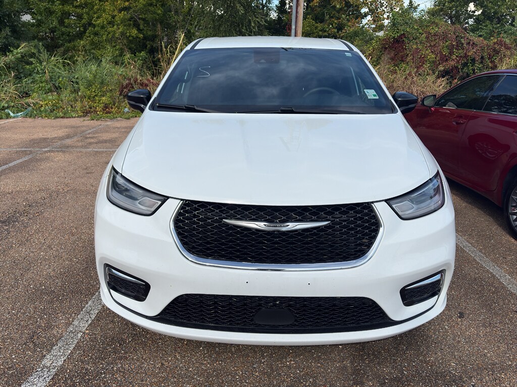 Used 2024 Chrysler Pacifica Touring Passenger Van