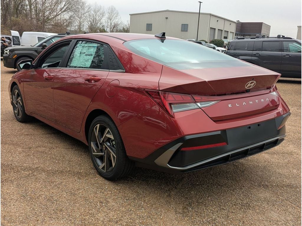 2025 Hyundai Elantra SEL - Photo 3