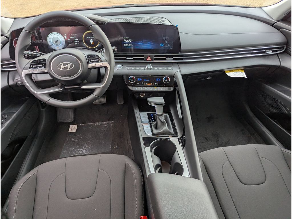 2025 Hyundai Elantra SEL - Photo 5