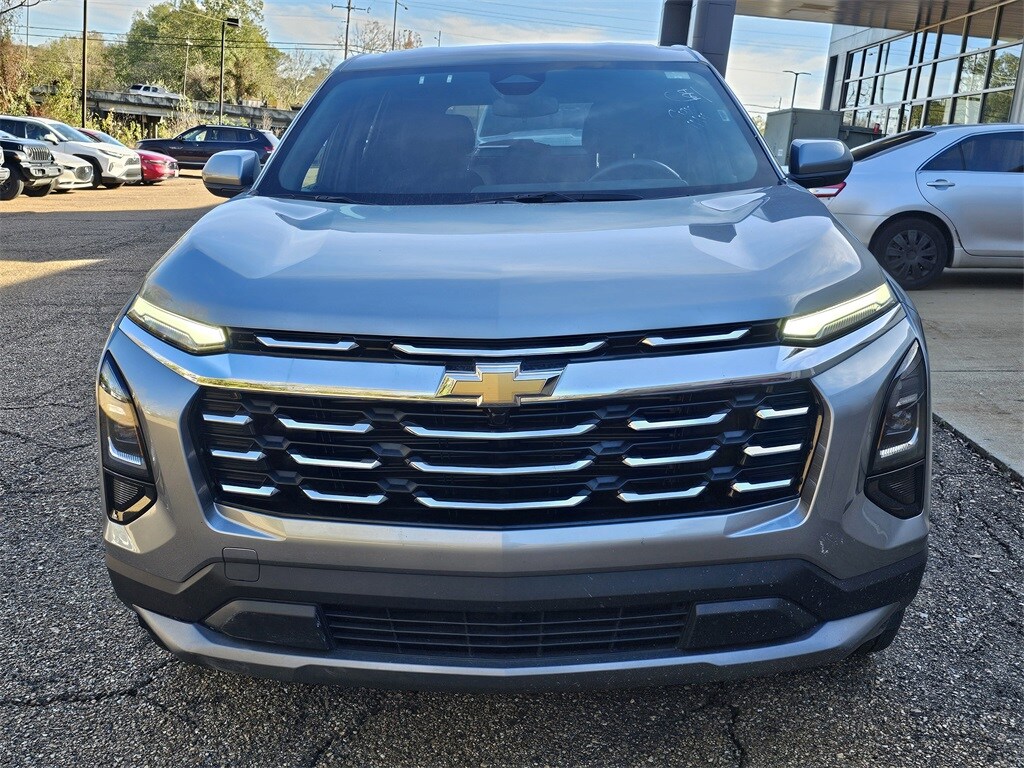 2025 Chevrolet Equinox LT photo 2