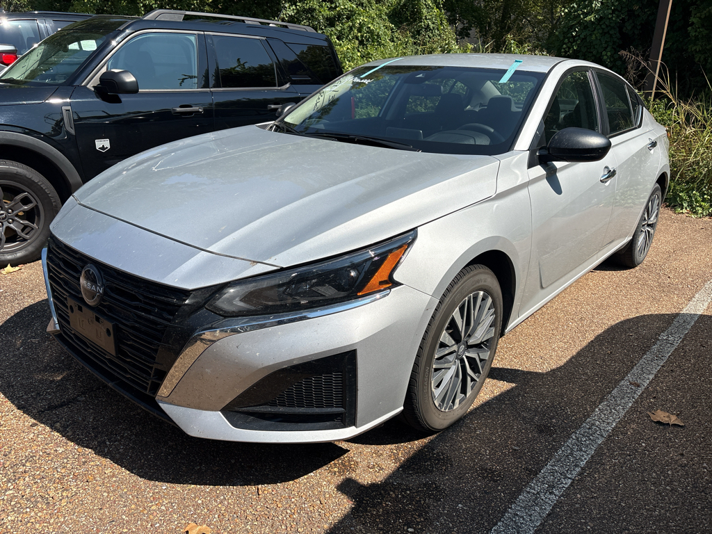 Used 2025 Nissan Altima SV Sedan