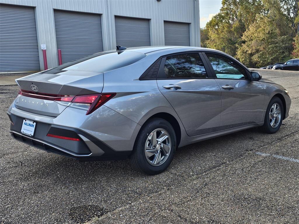 New 2026 Hyundai Elantra SE Sedan