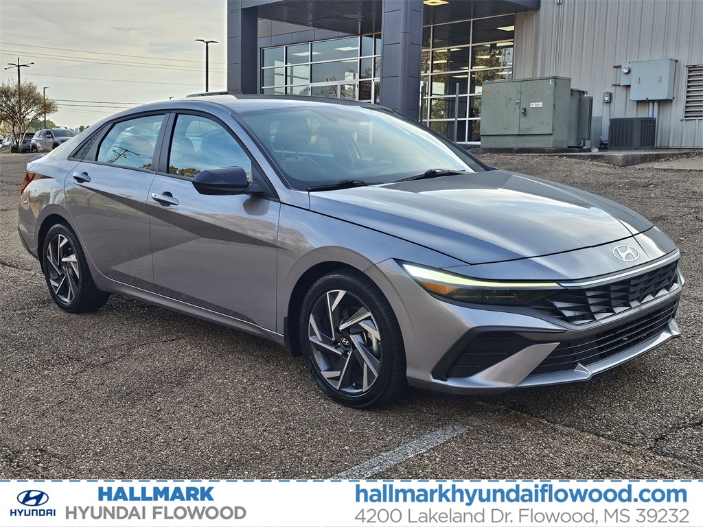 2025 Hyundai Elantra SEL's photo