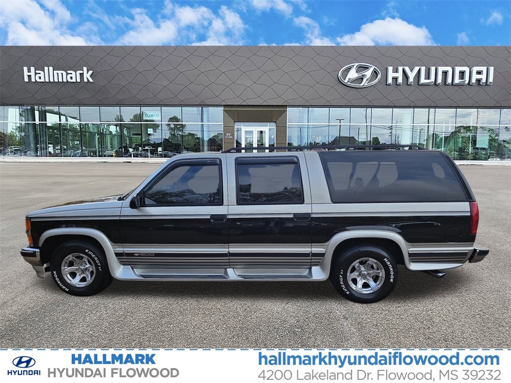 1996 Chevrolet Suburban's photo