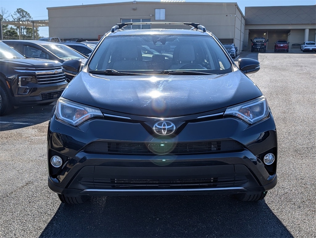 Used 2018 Toyota RAV4 XLE with VIN JTMWFREV8JD123993 for sale in Ridgeland, MS