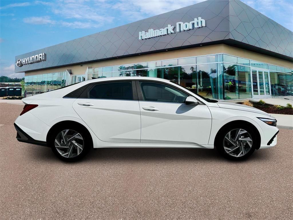 2025 Hyundai Elantra Limited - Photo 9