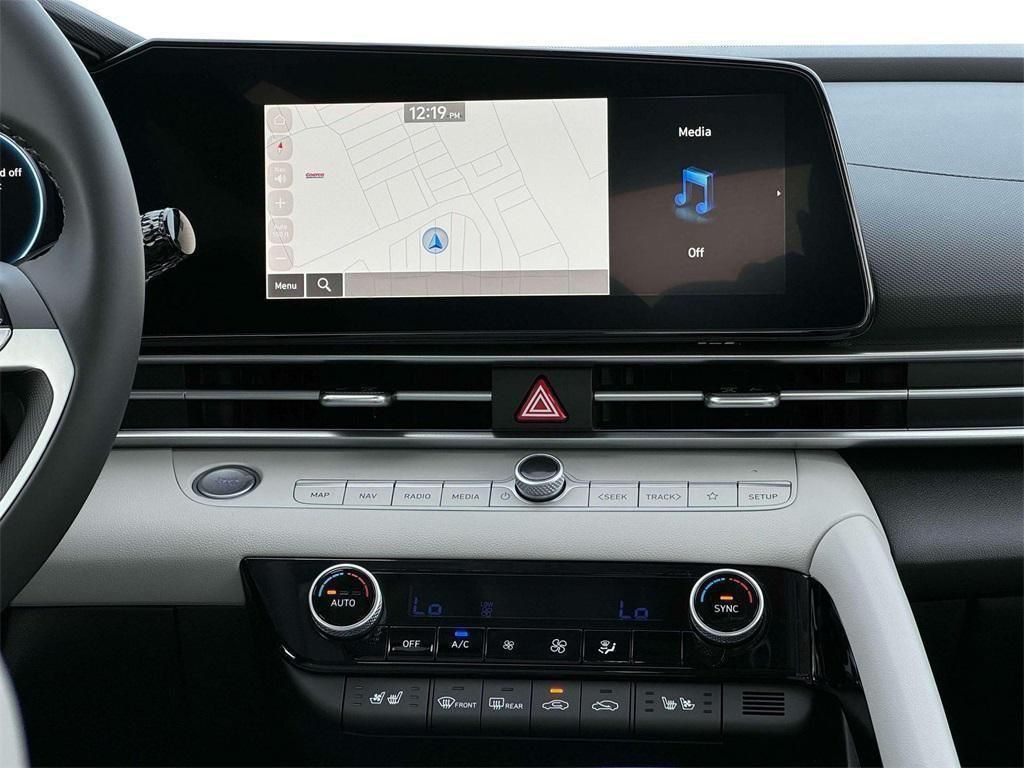 2025 Hyundai Elantra Limited - Photo 19