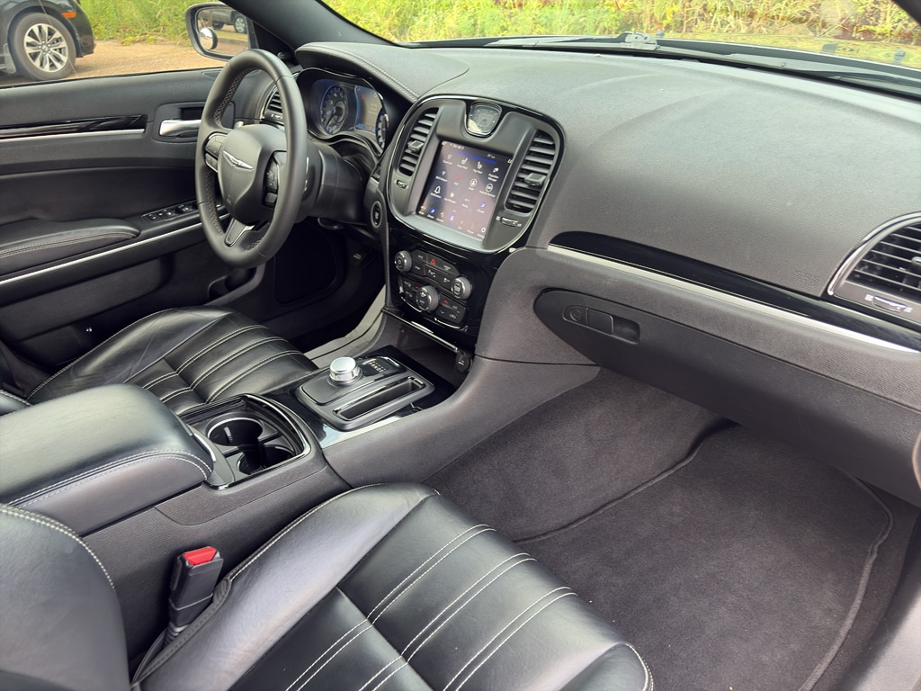 2023 Chrysler 300 S - Photo 9
