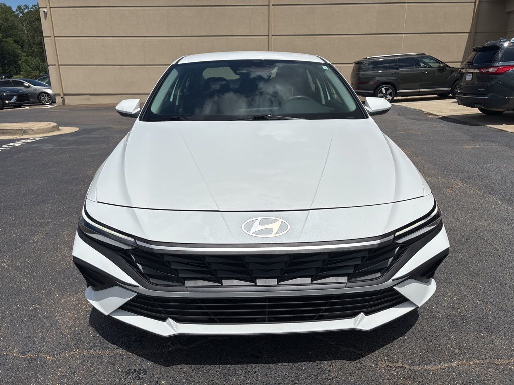 Certified 2025 Hyundai Elantra SE with VIN KMHLL4DGXSU899590 for sale in Ridgeland, MS
