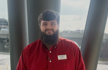 Staff member Robby Gross from ID_35c2849664e2