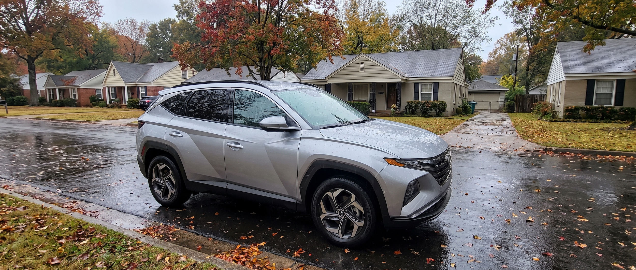 2026 Hyundai Tucson on wet fall road in Ridgeland MS with rain-beaded pavement