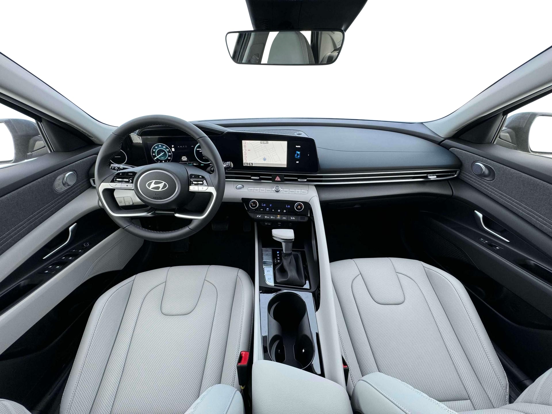 2025 Hyundai Elantra Limited - Photo 13