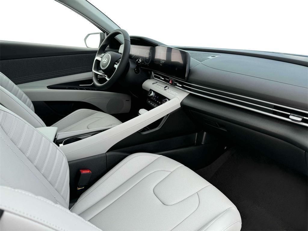 2025 Hyundai Elantra Limited - Photo 15