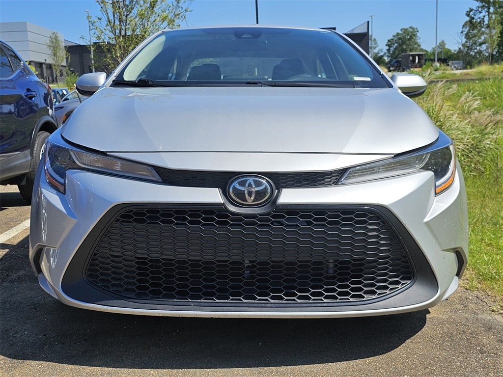 Used 2022 Toyota Corolla LE with VIN 5YFEPMAEXNP381100 for sale in Northfield, Minnesota
