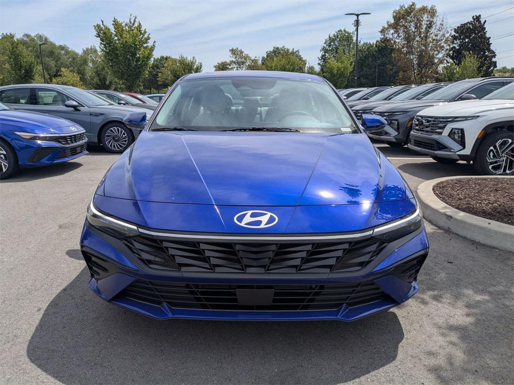 2025 Hyundai Elantra Hybrid Limited photo 2