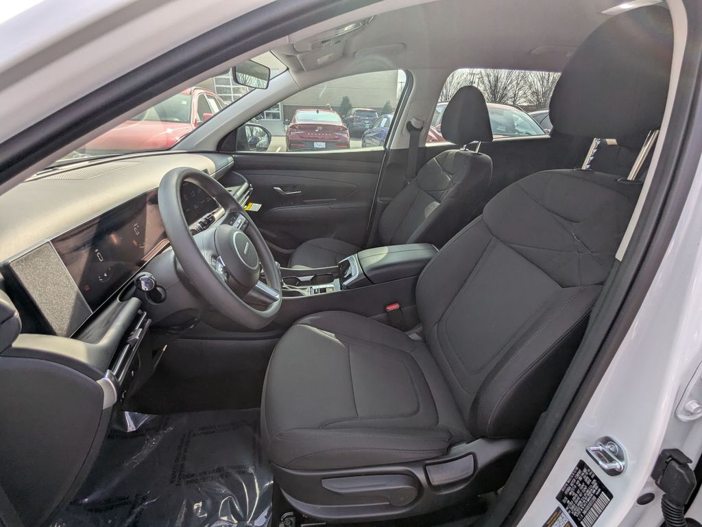 2025 Hyundai Tucson SE - Photo 15