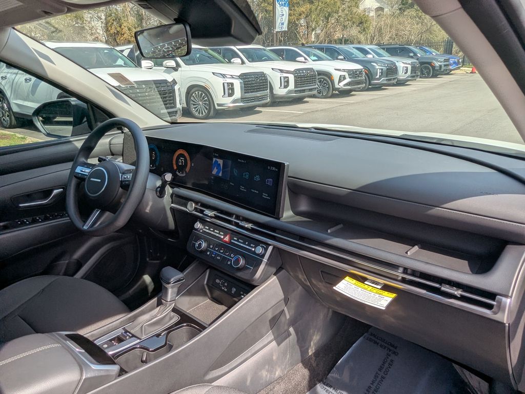 2025 Hyundai Tucson SE - Photo 21