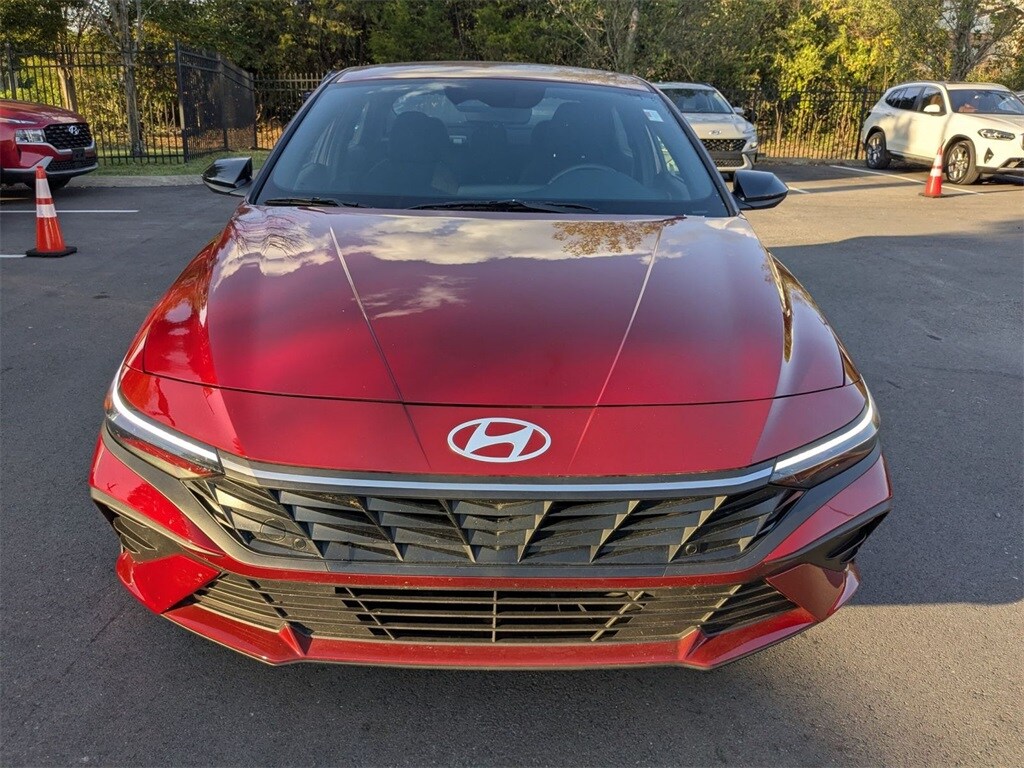 2025 Hyundai Elantra SEL Sport photo 2