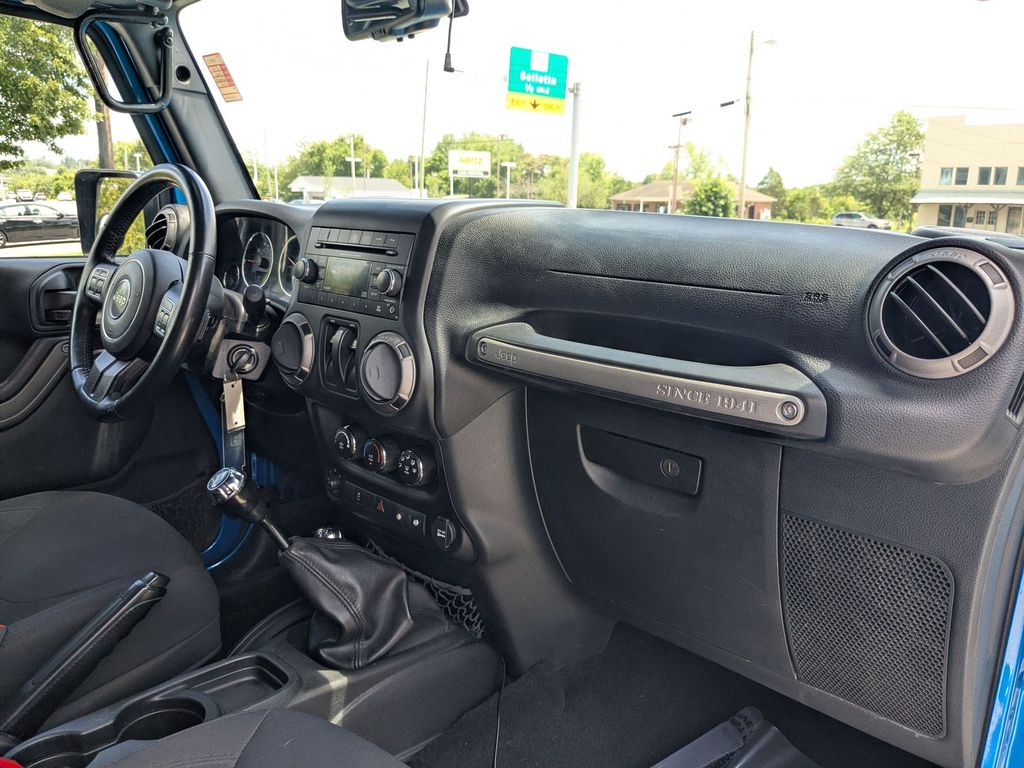 2016 Jeep Wrangler Willys Wheeler - Photo 21