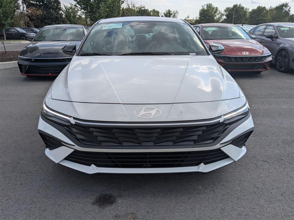 2025 Hyundai Elantra SEL Sport photo 2