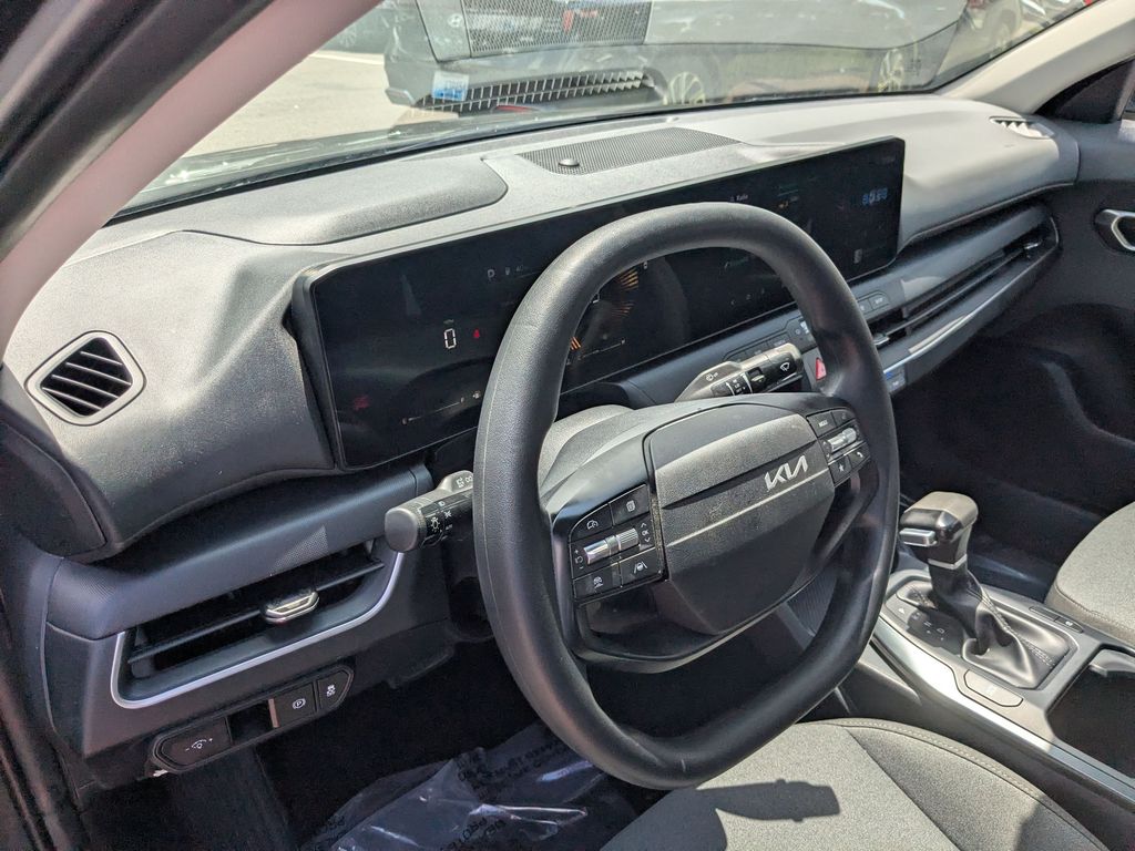 2025 Kia K4 LX - Photo 10