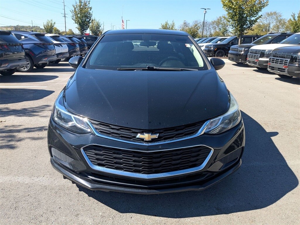 2018 Chevrolet Cruze LT photo 2