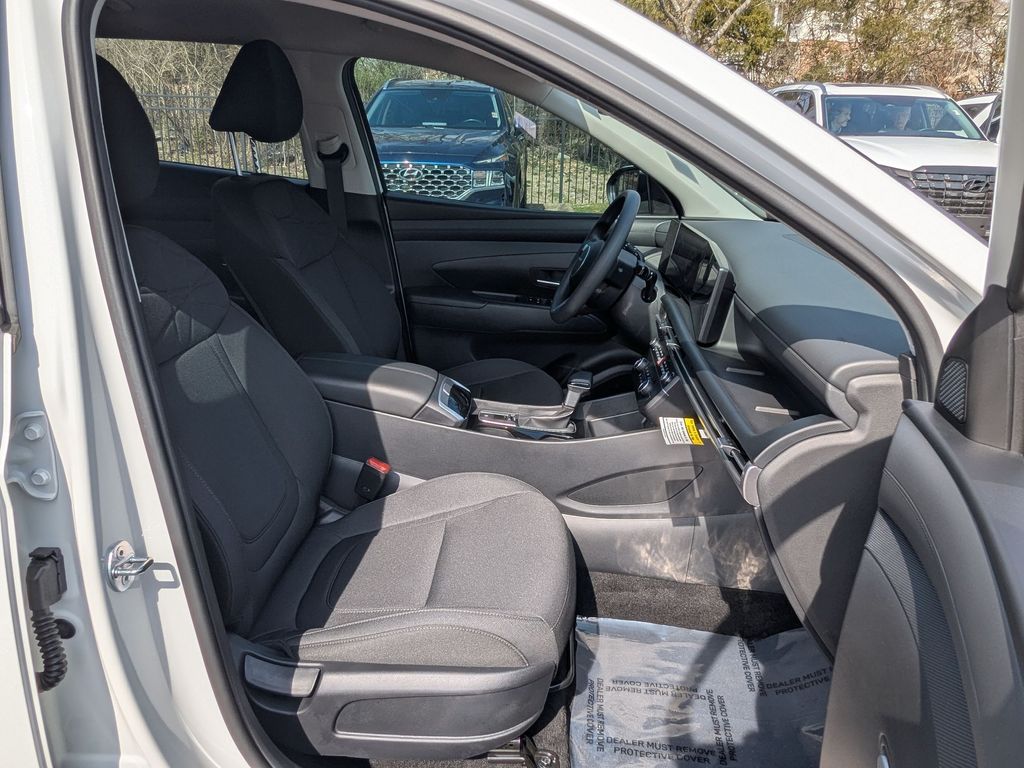 2025 Hyundai Tucson SE - Photo 20