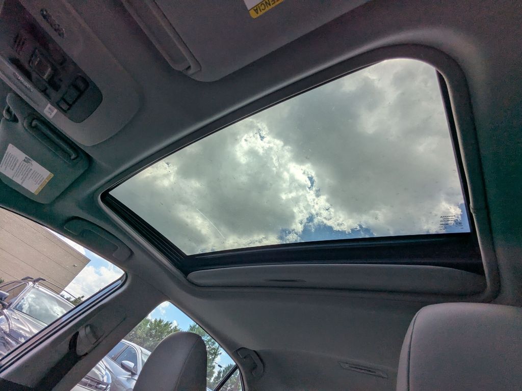 2019 Toyota Camry SE - Photo 15