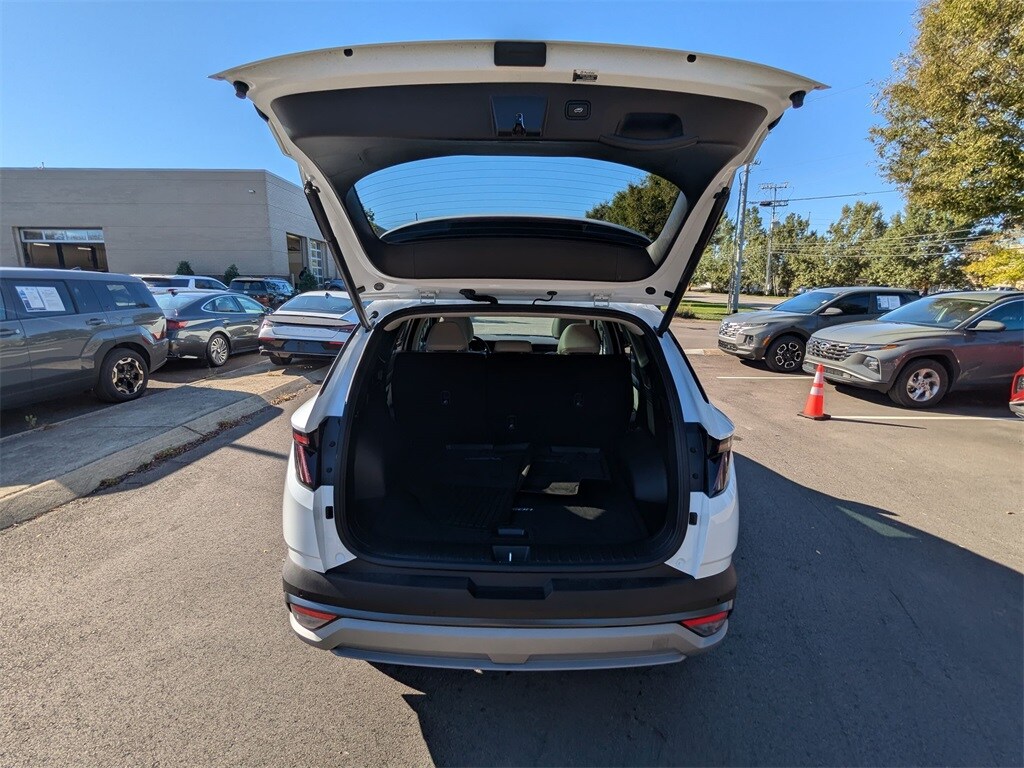 2025 Hyundai Tucson Hybrid Limited photo 2