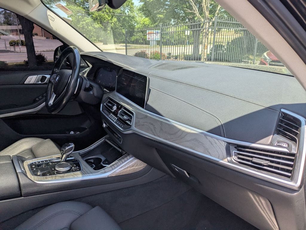 2020 BMW X7 40i - Photo 29