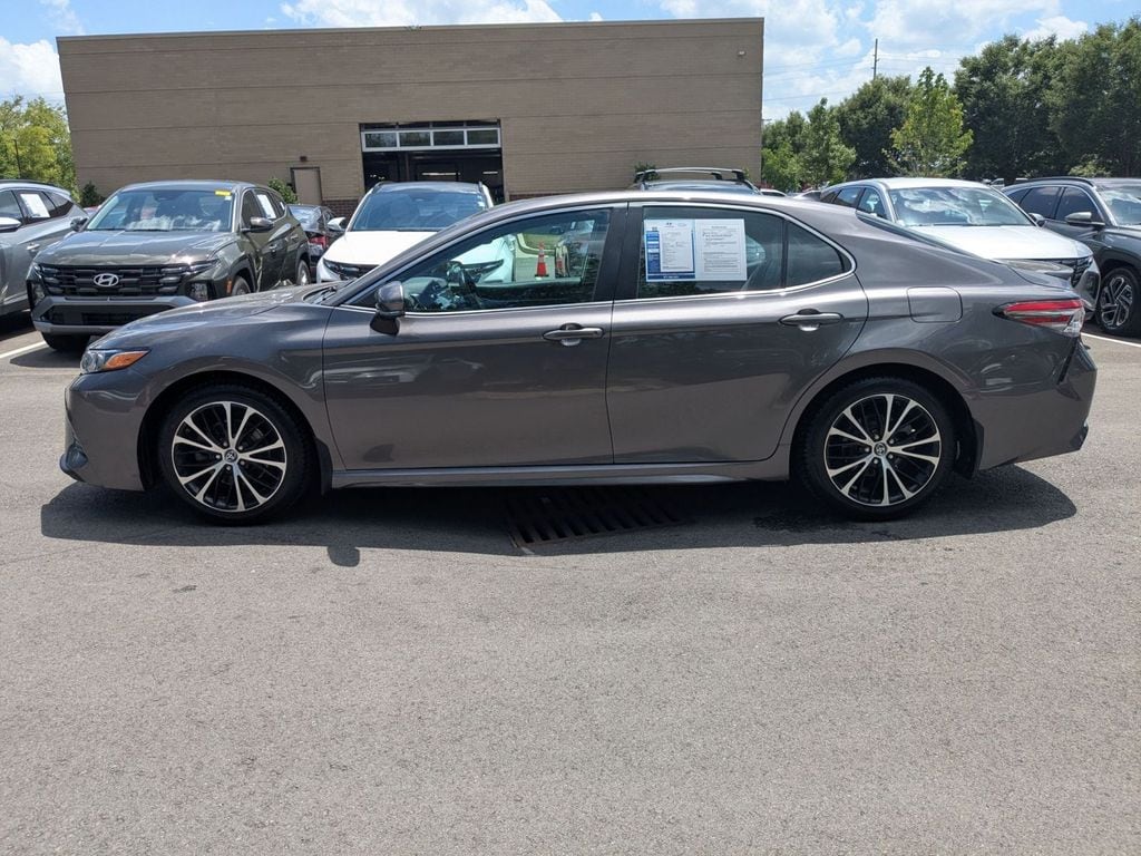2019 Toyota Camry SE - Photo 9