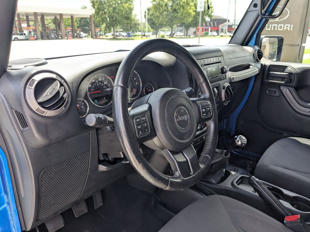 2016 Jeep Wrangler Willys Wheeler - Photo 10