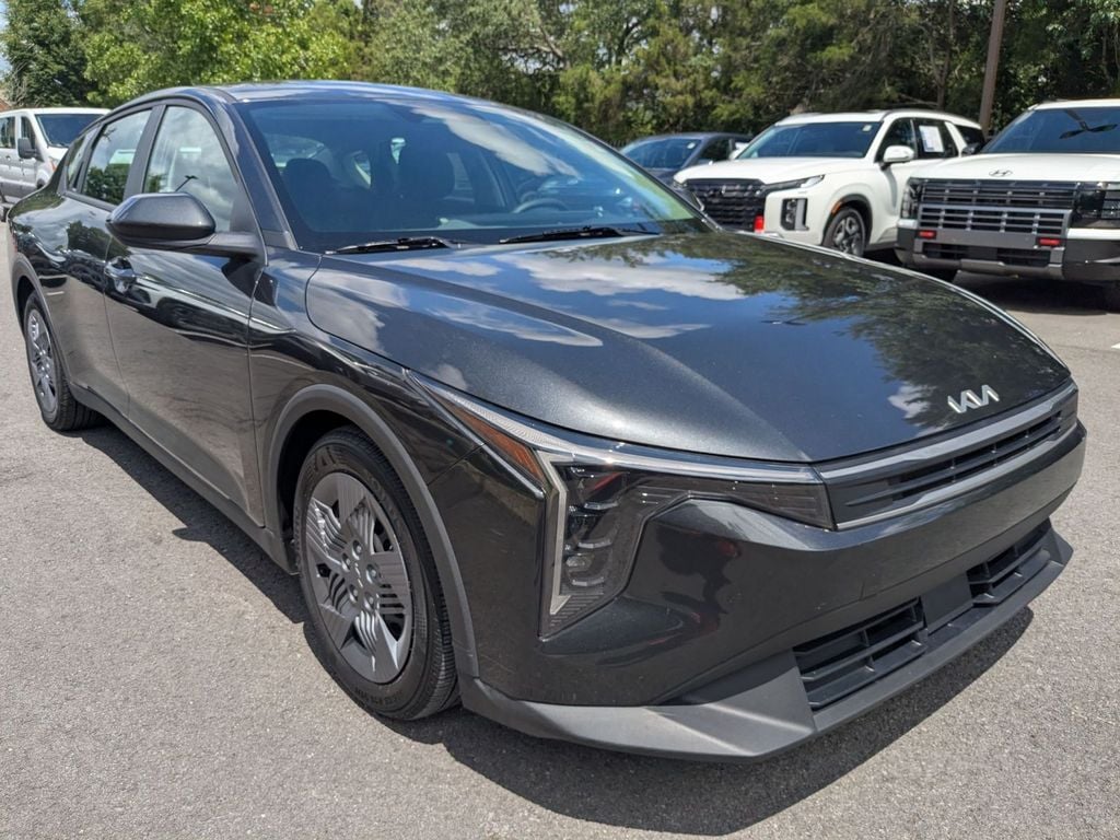 2025 Kia K4 LX - Photo 3