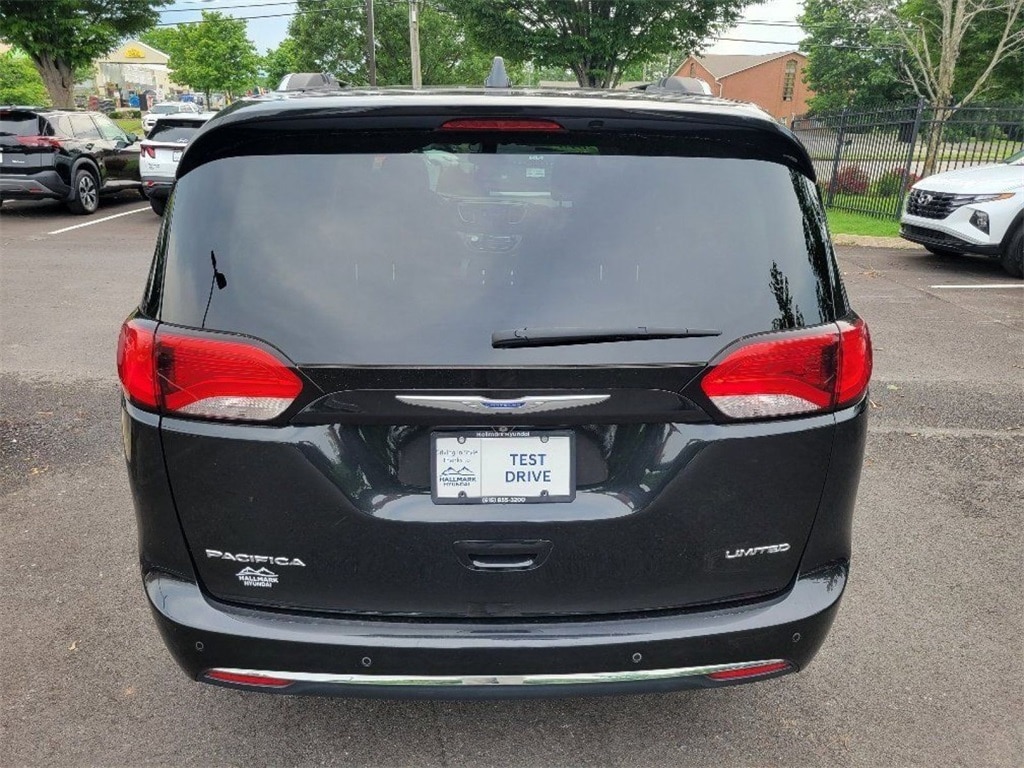 Used 2018 Chrysler Pacifica Limited with VIN 2C4RC1GG8JR251900 for sale in Hendersonville, TN