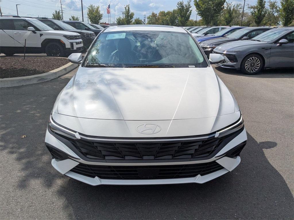 2025 Hyundai Elantra Limited photo 2