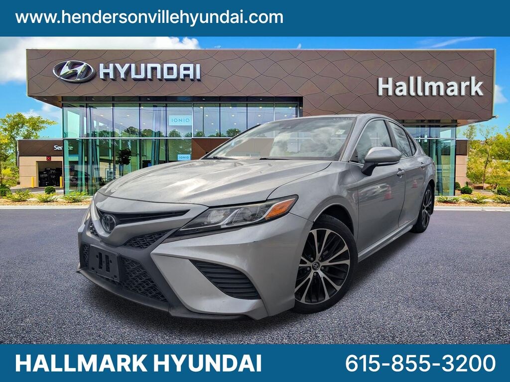 Used 2020 Toyota Camry SE Sedan