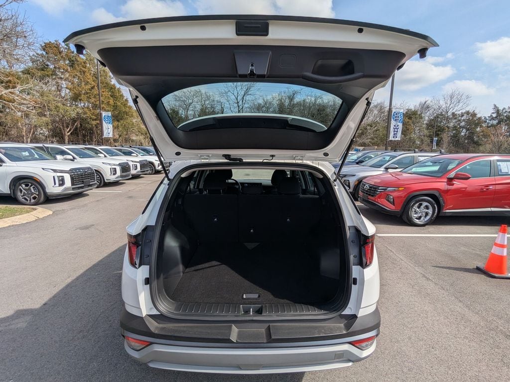 2025 Hyundai Tucson SE - Photo 6