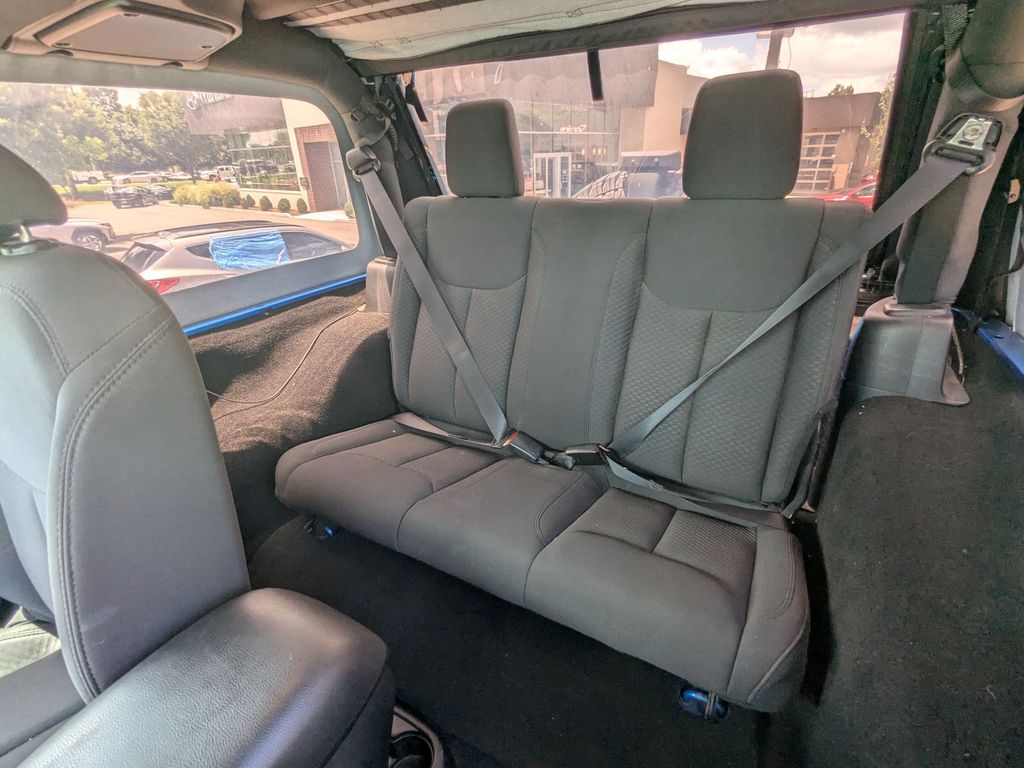 2016 Jeep Wrangler Willys Wheeler - Photo 18