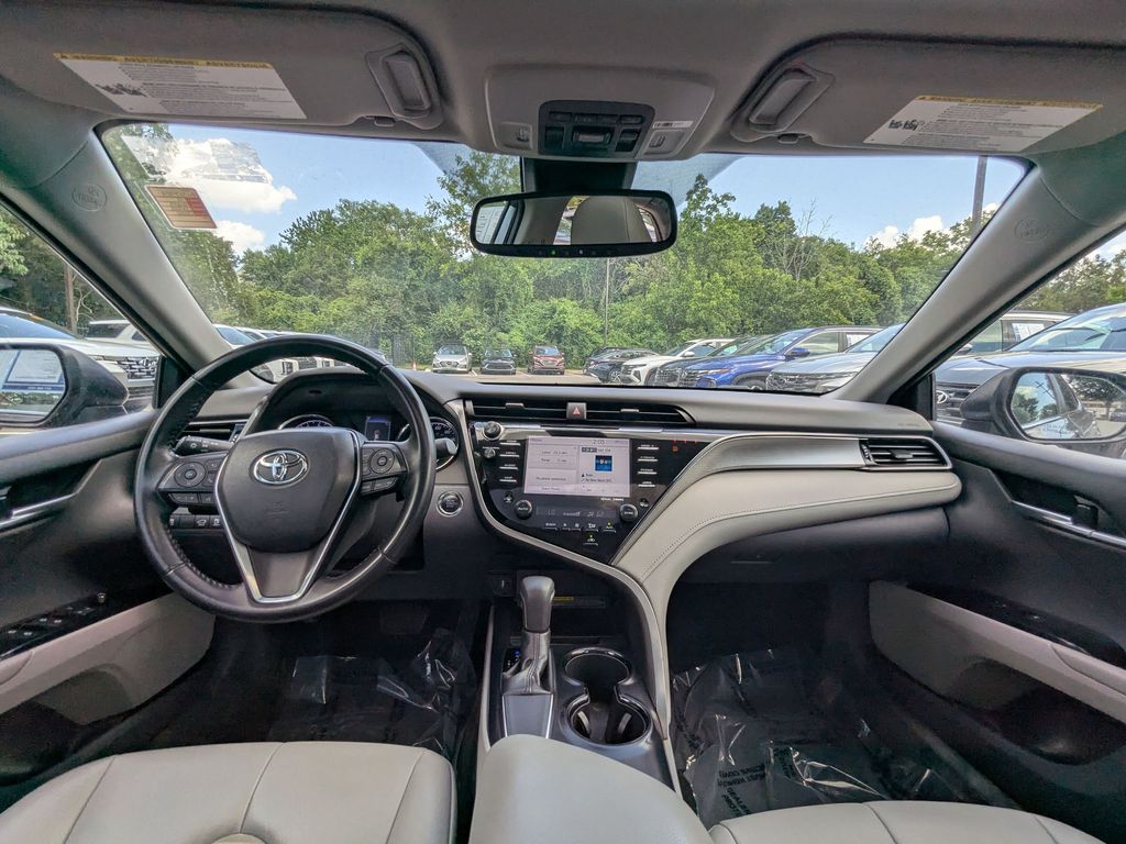 2019 Toyota Camry SE - Photo 18
