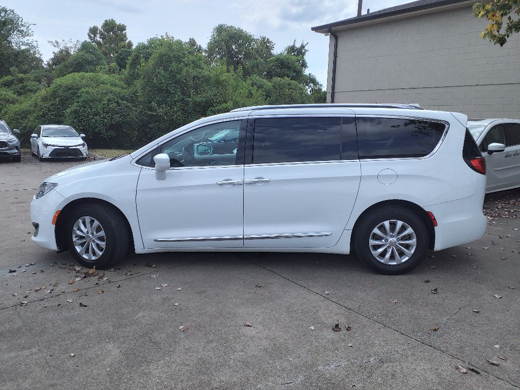 Used 2018 Chrysler Pacifica Touring L with VIN 2C4RC1BG6JR120195 for sale in Hendersonville, TN