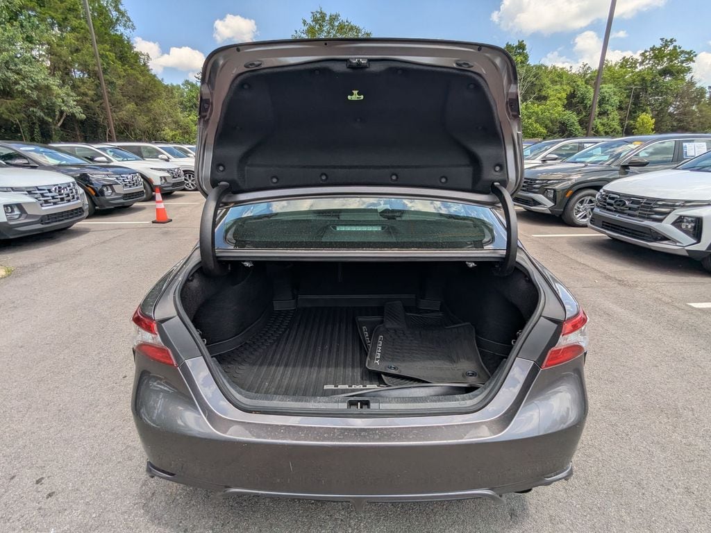 2019 Toyota Camry SE - Photo 6