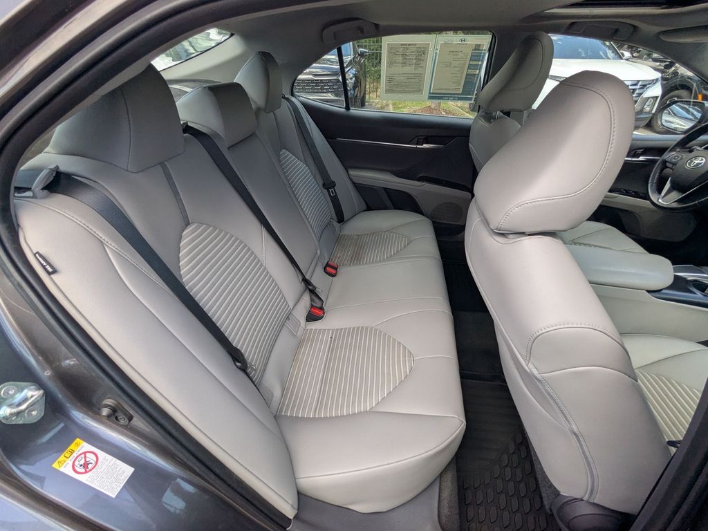2019 Toyota Camry SE - Photo 21