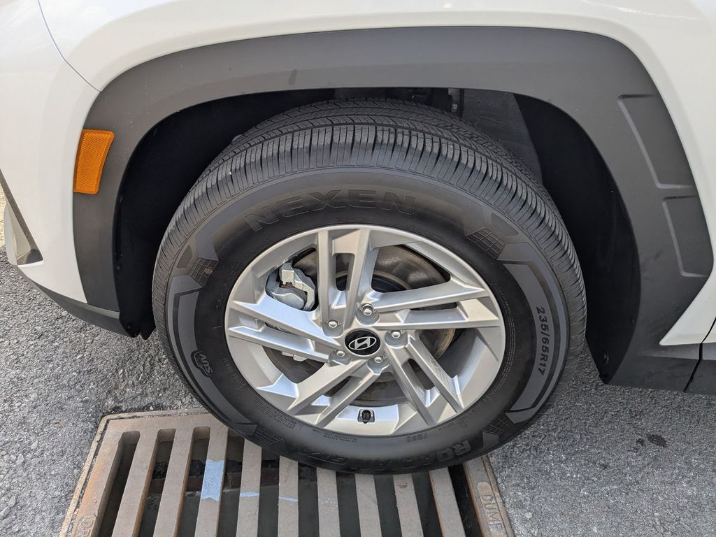 2025 Hyundai Tucson SE - Photo 23
