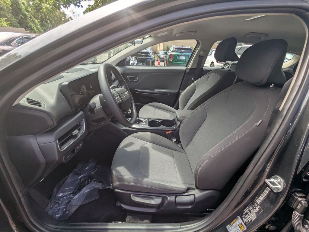 2025 Kia K4 LX - Photo 15