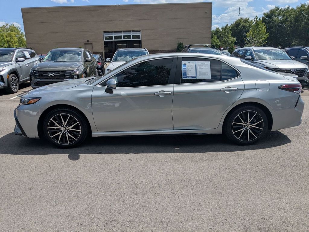 2024 Toyota Camry SE - Photo 9