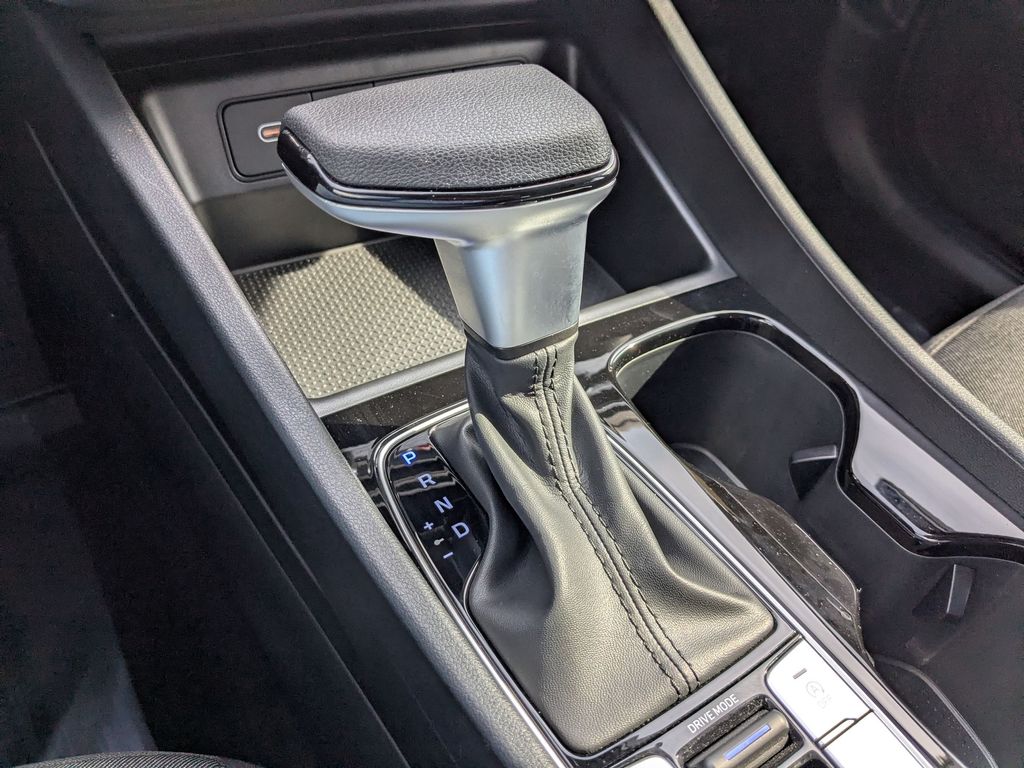 2025 Hyundai Tucson SE - Photo 12