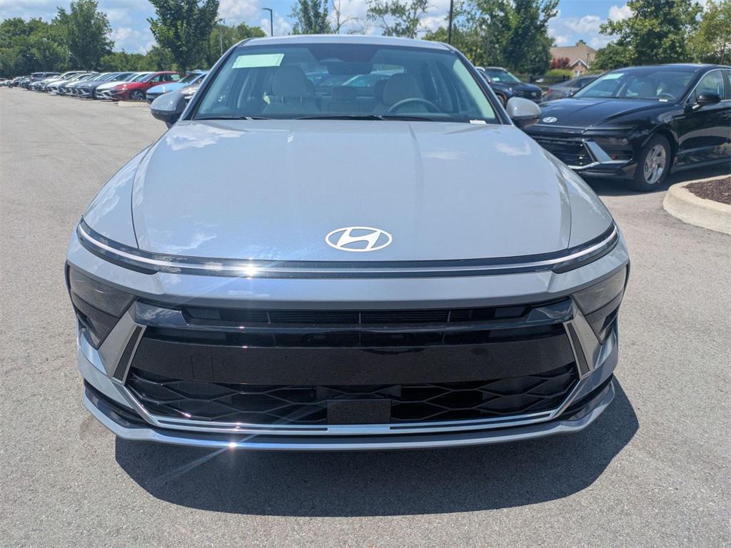 2025 Hyundai Sonata SEL photo 2